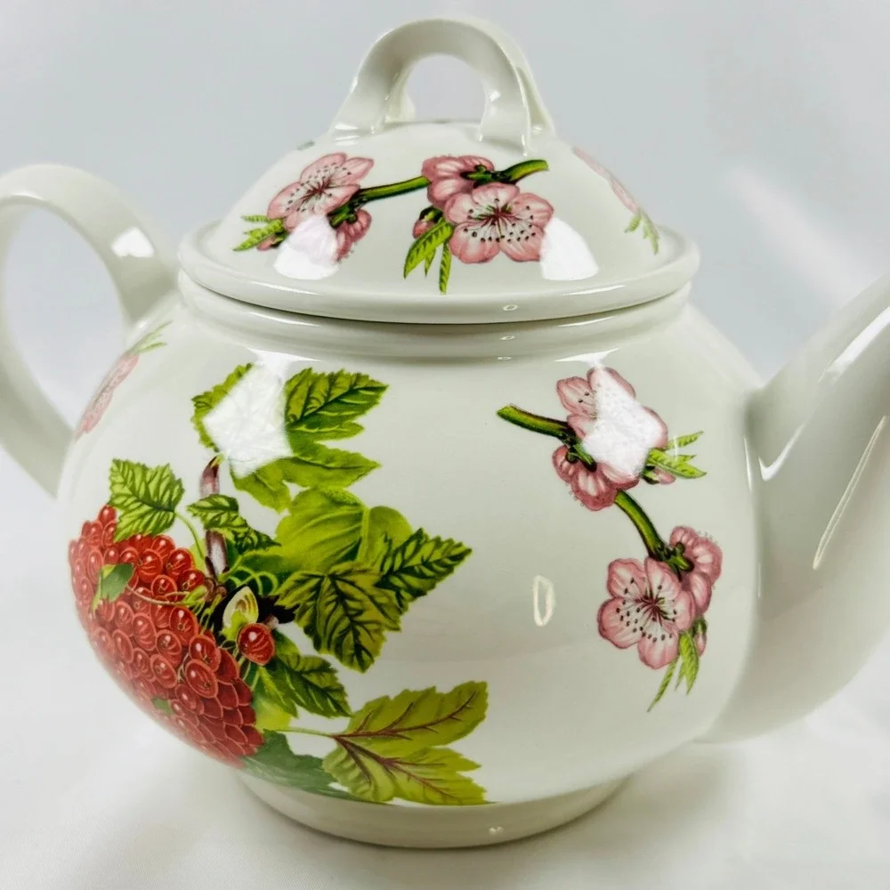 Portmeirion Pomona The Red Currant Teapot Susan Williams-Ellis Made in Britain